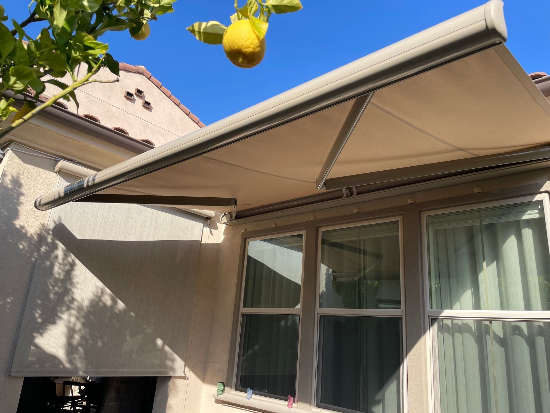 Retractable Awnings: Manual and Motorized Options for Your Orange County Home